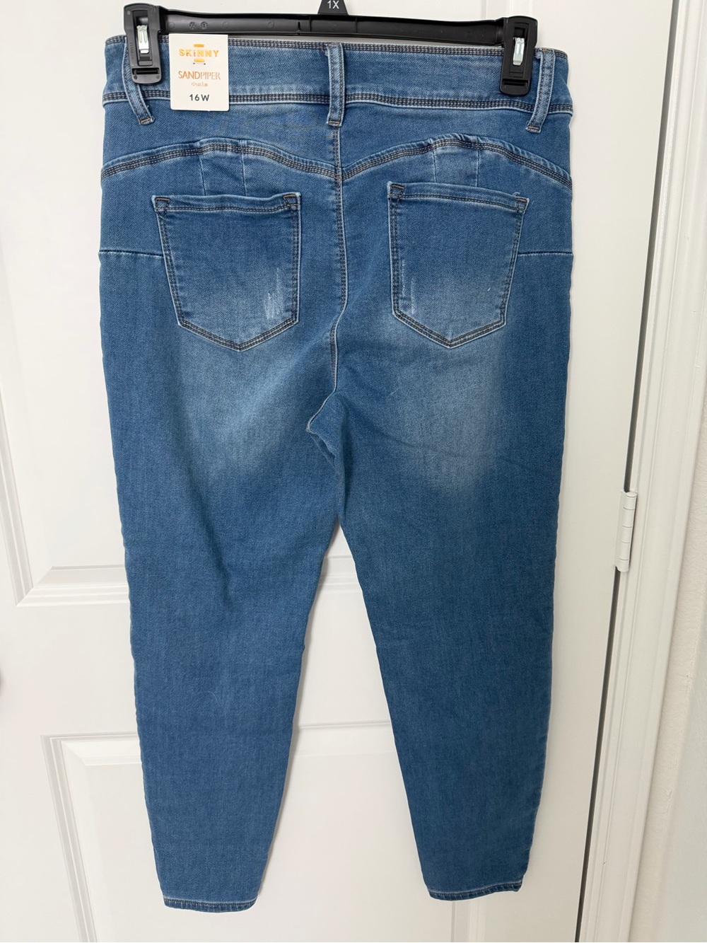 Sandpiper Women's Skinny Jeans in Medium Blue